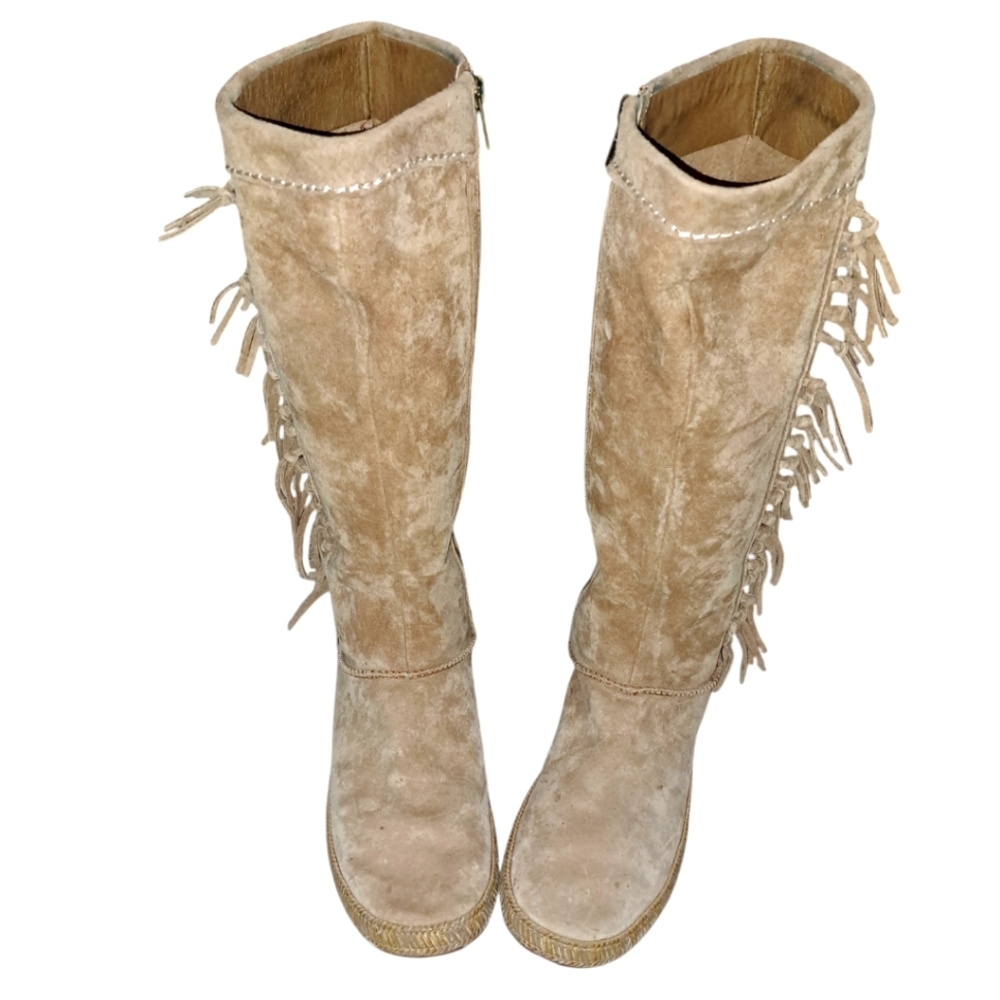 UGG size 8.5 fit's like an 8 Mammoth Moccasins Boots Suede Knee High Fringe
